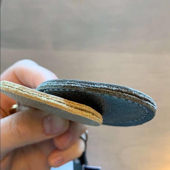 Metallic leather keychain - Picture 8 of 11